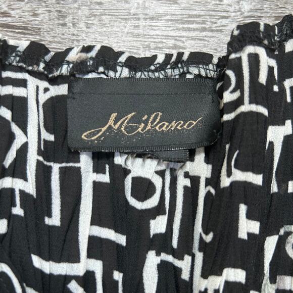 Vintage Black White Graphic Print Pleated Top w/ Bell Sleeves & Sharkbite Hem - Picture 6 of 6